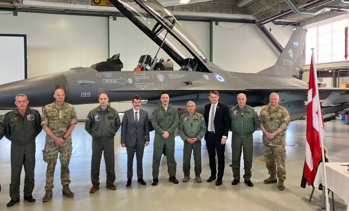 Argentina firma la compra de 24 cazas F-16 a Dinamarca