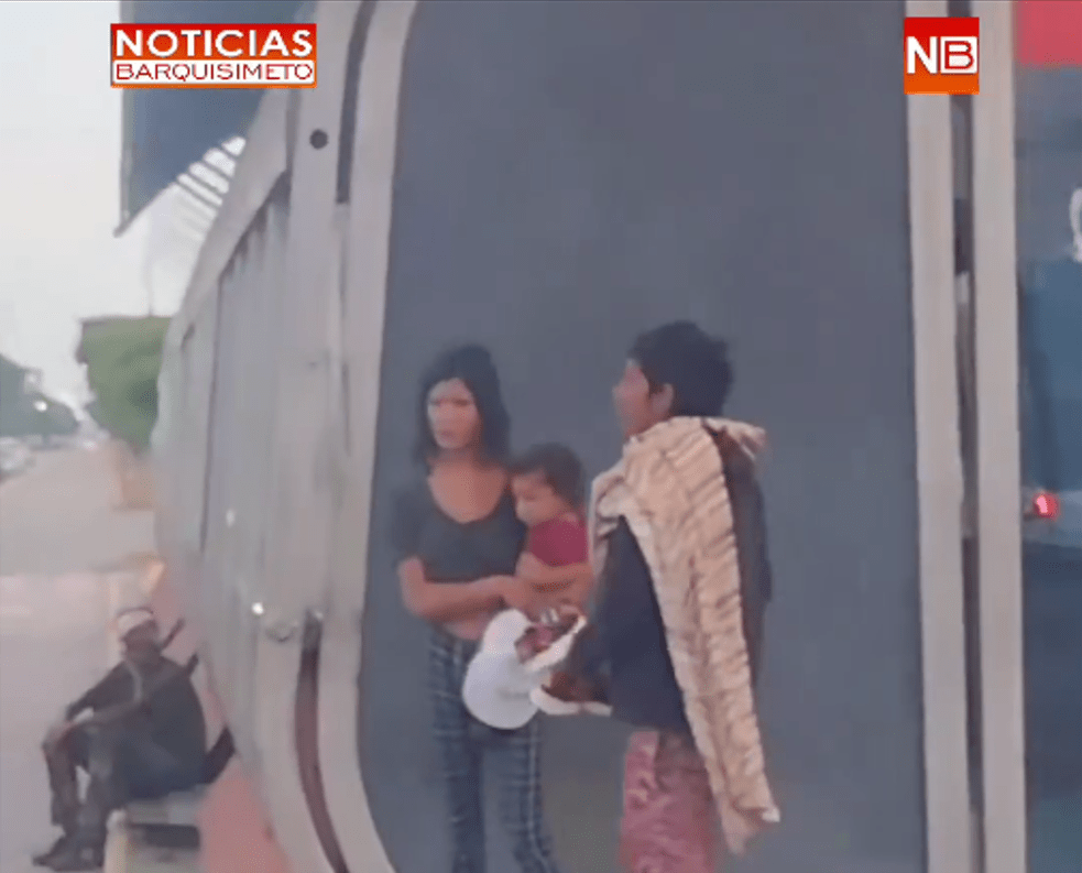 Situación irregular en Barquisimeto luego que un sujeto agrediera a una mujer con una bebé en sus brazos