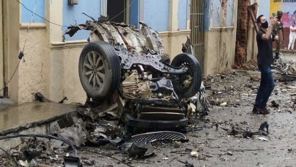 Una menor fallecida y tres heridos de gravedad deja explosión de carro bomba en Colombia