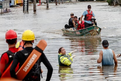 Defensa Civil Brasil rescató unos 80 mil habitantes afectados por inundaciones en Río Grande del Sur