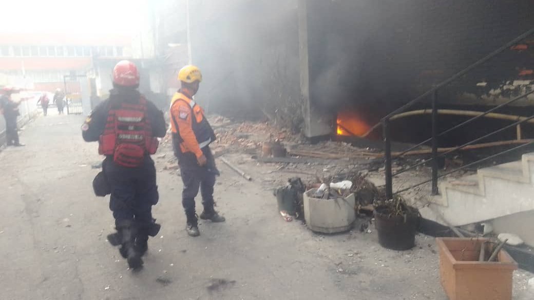 Cinco bomberos resultaron heridos tras una deflagración en Miranda