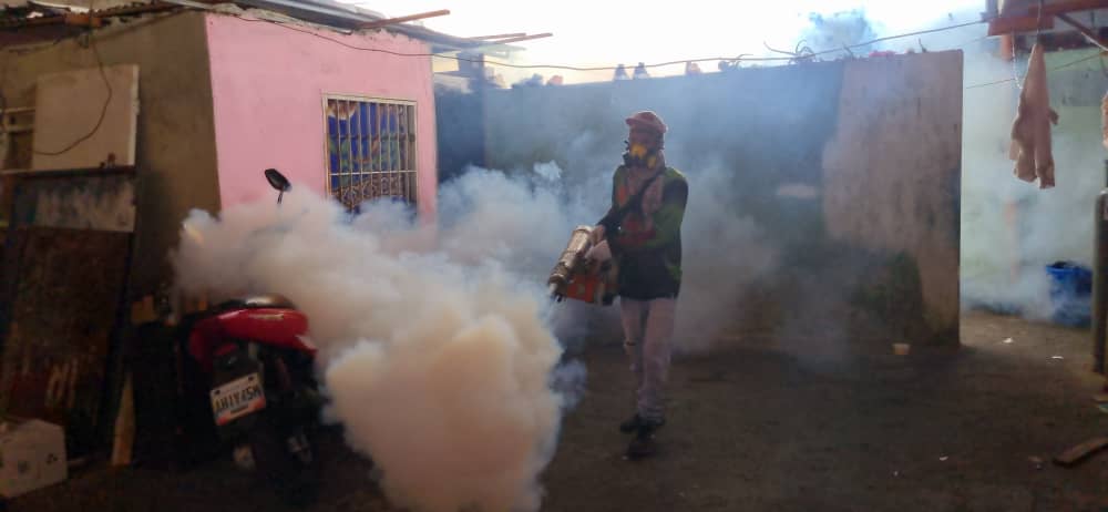 Activan operativo de fumigación contra el dengue en la comunidad de la Lucha y San Juan parte Alta