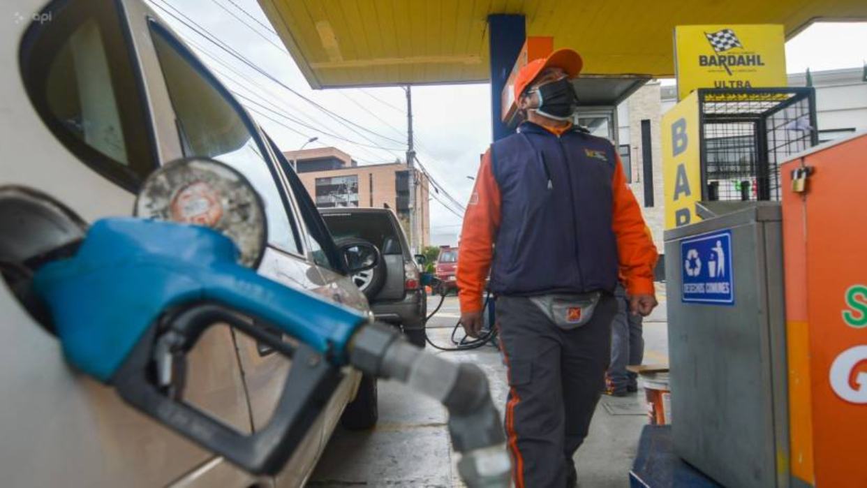 Ecuador recortará subsidios al combustible y subirá los precios casi en un 11%