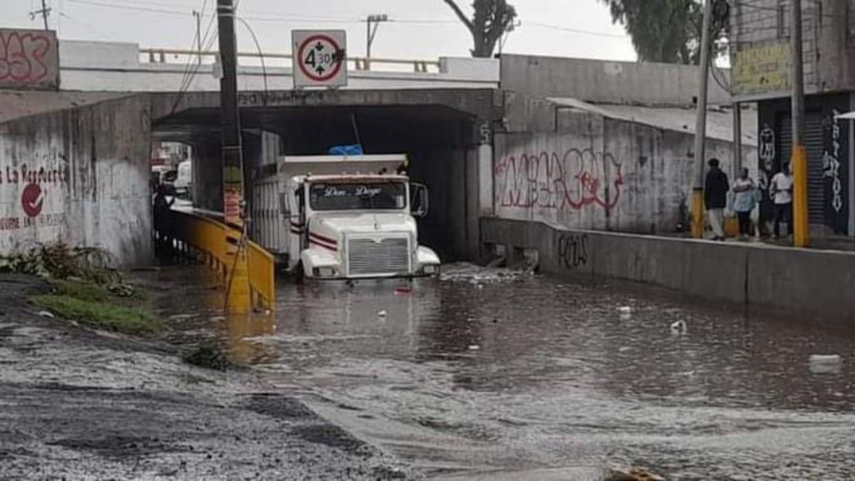 Fuertes lluvias provocan inundaciones en el Estado de México