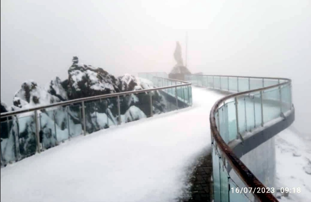 Espectacular nevada en Mérida cubrió de blanco al Pico Espejo