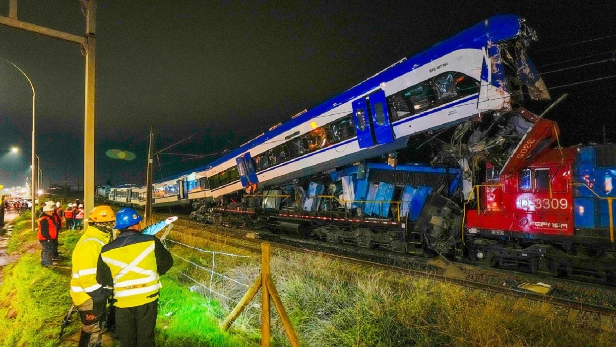 Choque frontal de trenes deja dos muertos en Chile