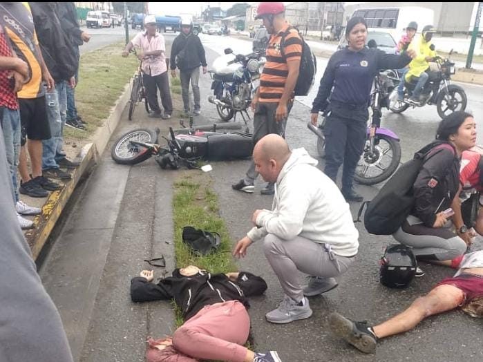 Jóven motorizado pierde la vida al estrellarse con camión cisterna en Barquisimeto