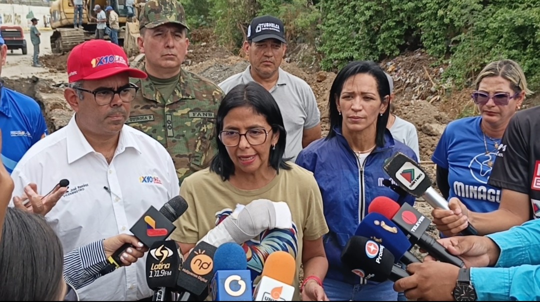 Vicepresidenta Rodríguez supervisó instalación de 1500 metros de tubería en La Paz