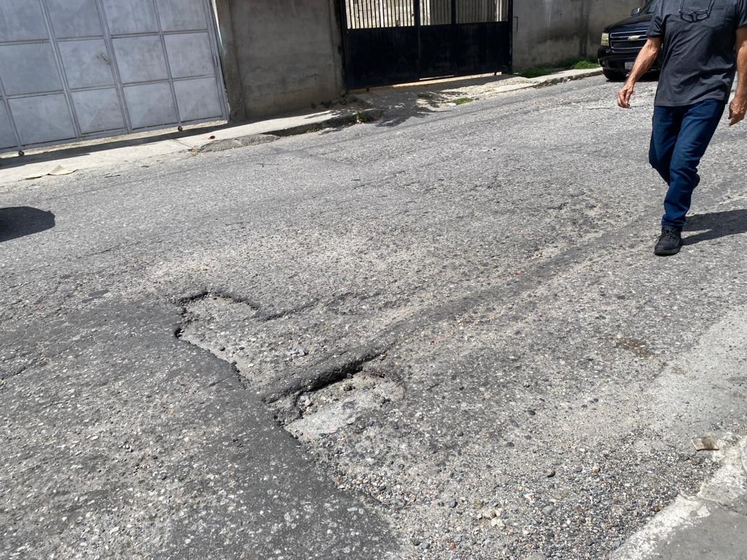 ¡Troneras! En Palavecino urge un plan de asfaltado para el sector Los Rastrojos
