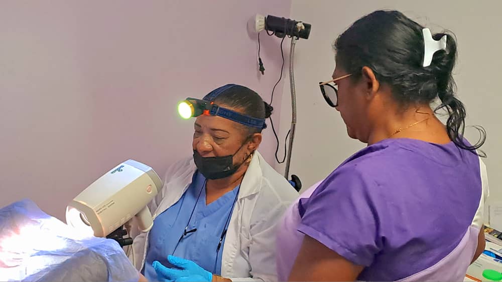 Atienden a 50 damas con video colposcopia para detección precoz de cáncer de cuello uterino