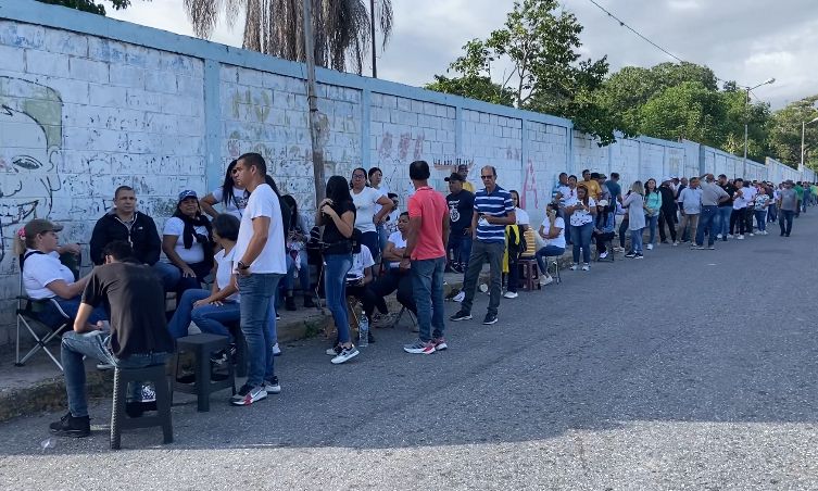 Municipio Palavecino salió a ejercer su derecho al voto desde temprano