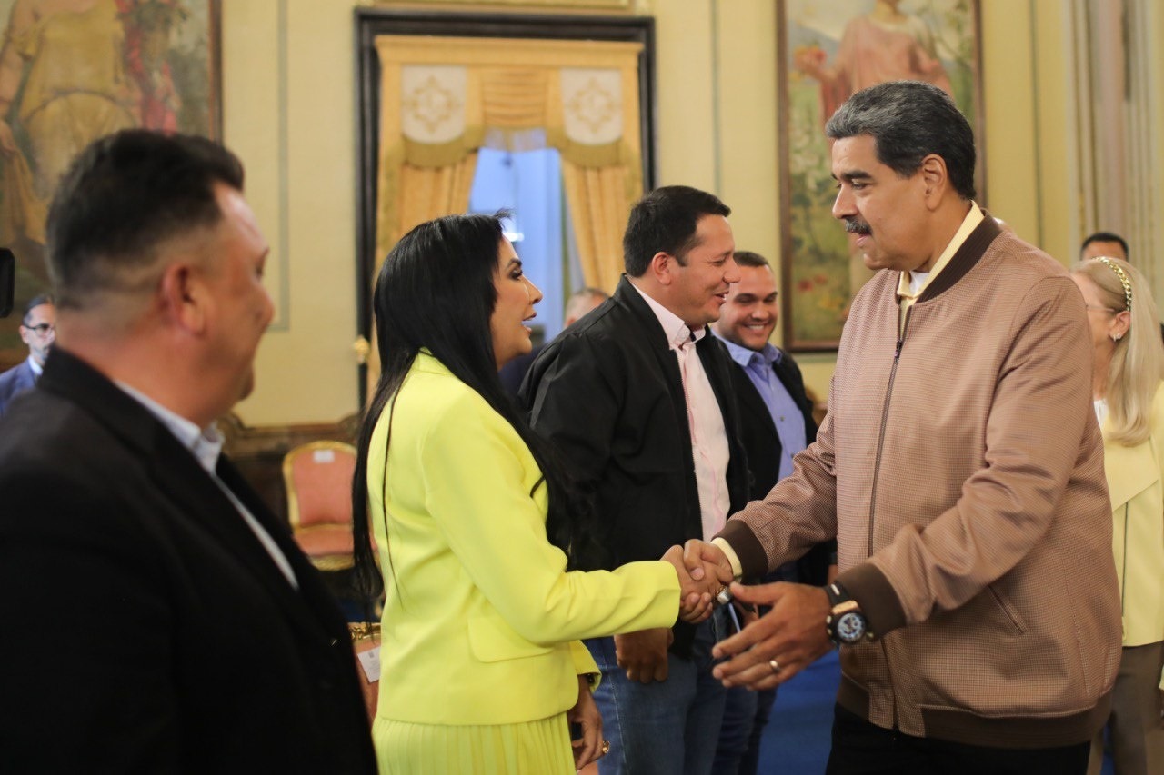 Alcaldes de oposición ratifican su apoyo al presidente Nicolás Maduro