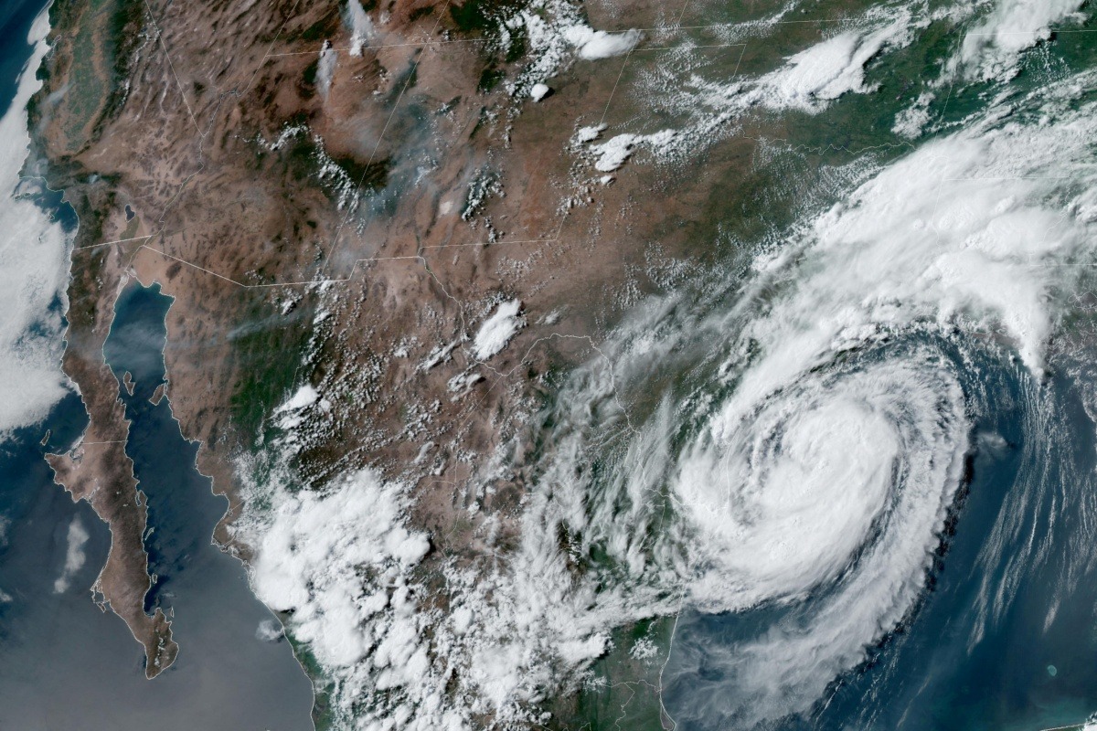 Huracán Beryl entra en Texas: lluvias, marejadas y apagones
