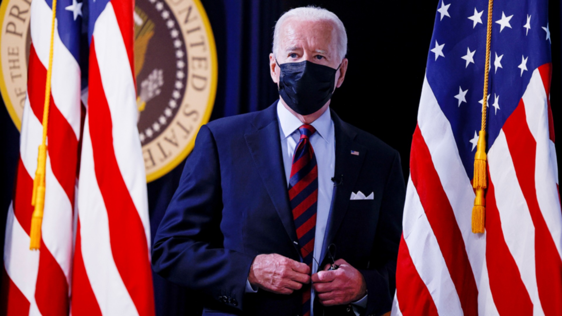 El presidente de EE.UU. Joe Biden dio positivo por covid-19