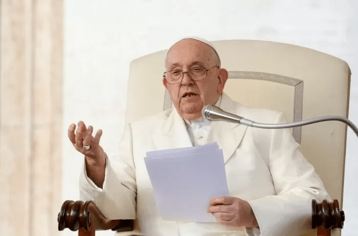 El papa Francisco enfrenta un revés que sacude a la Iglesia católica