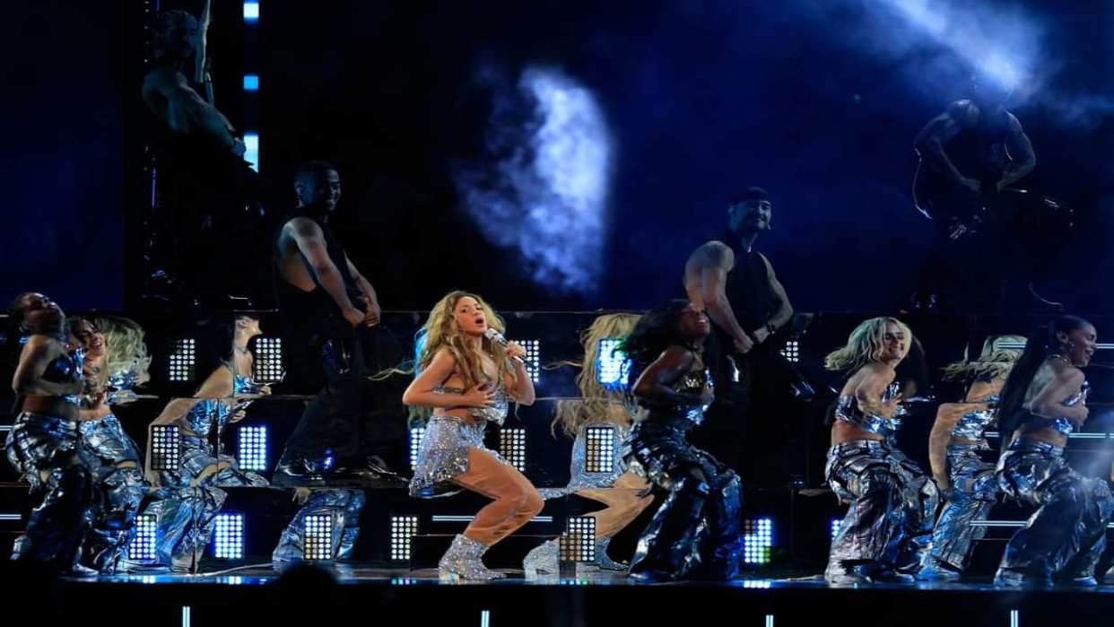 Shakira hace vibrar a los asistentes de la final durante su show de medio tiempo