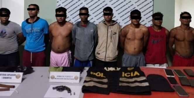 Capturan a ocho venezolanos con explosivos y chaleco policial en Perú
