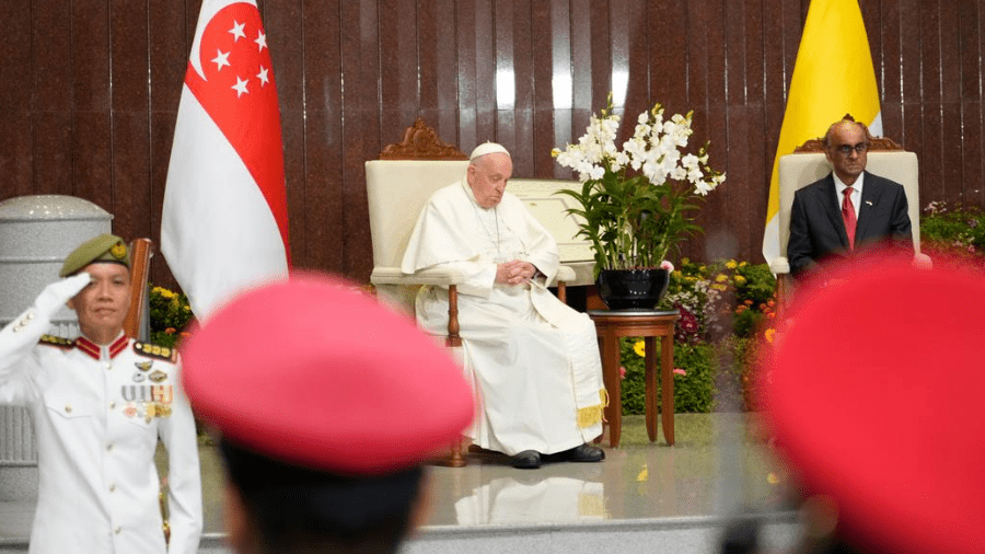 Papa Francisco celebró misa para 50.000 personas en Singapur