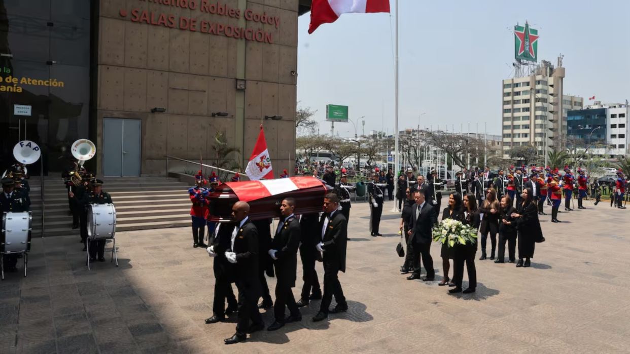 Peruanos despiden al expresidente Alberto Fujimori en Lima