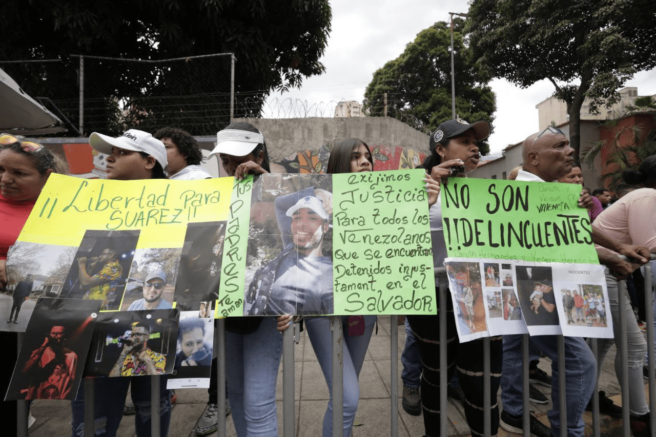 Marchan en Caracas para protestar en contra de los migrantes detenidos ...