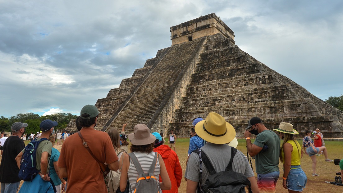 Turista escala un sitio arqueológico en México y termina golpeado 